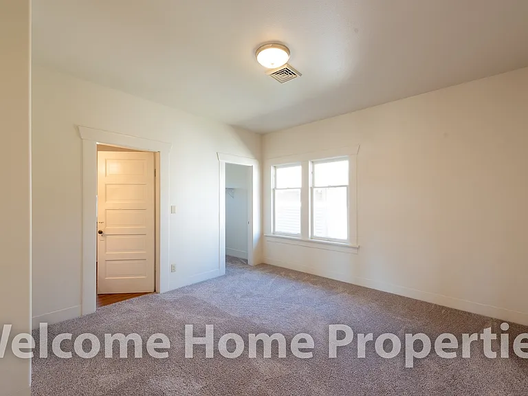 512 S College Ave — Photo 10