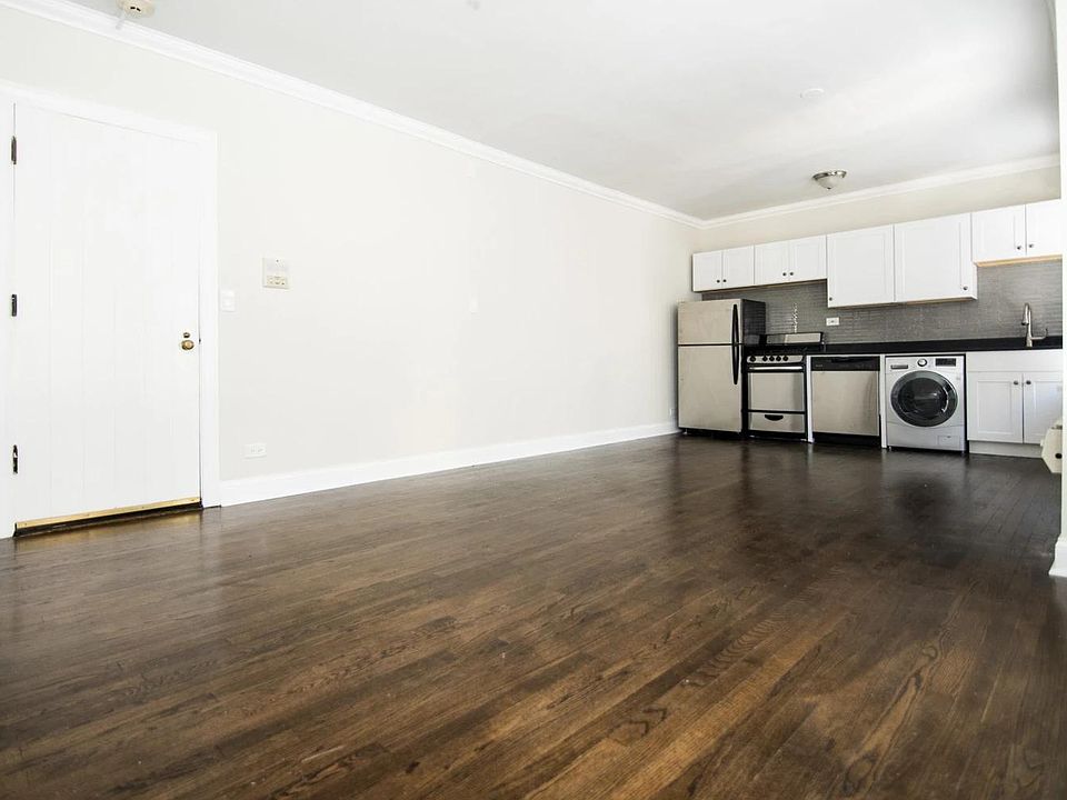 1st image of 918 Green Bay Rd APT 2C