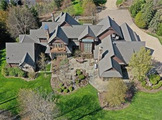 70 Rydalwood Ln, Moreland Hills, OH