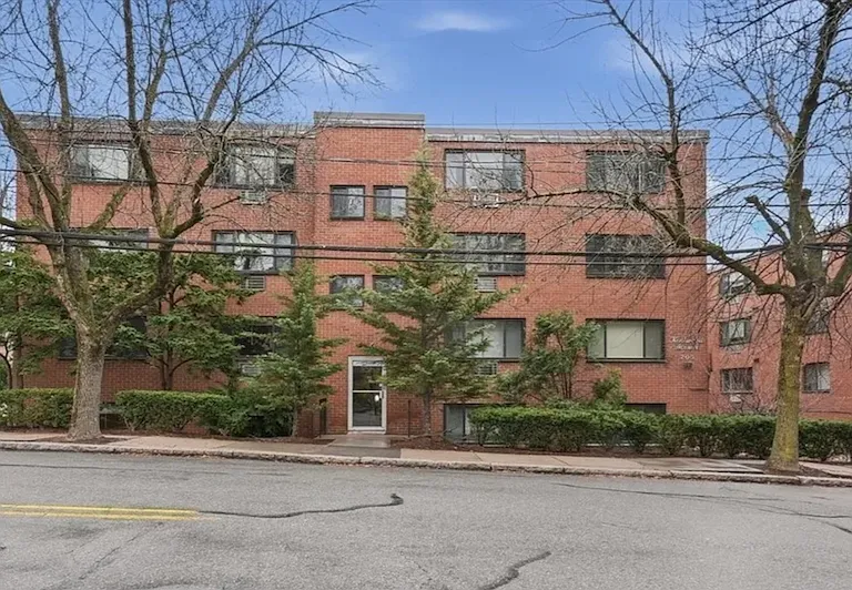 205 Kent St #18 — Photo 1