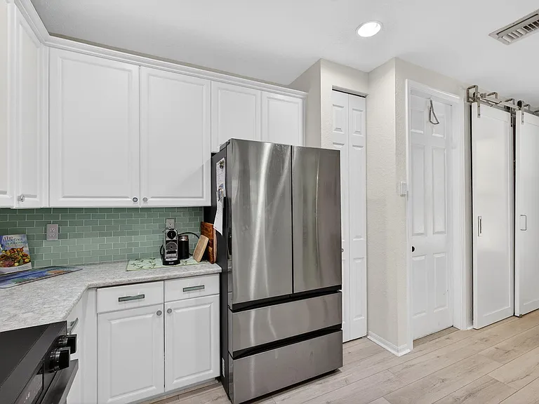 4345 Parkside Dr — Photo 9