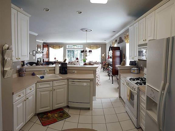 4th image of 126 Brewster Dr