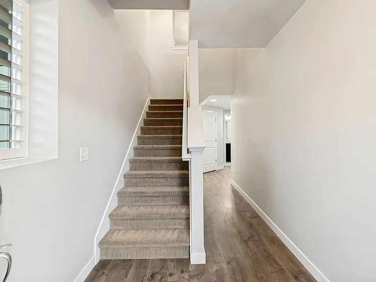 966 E Deer Arch Ln — Photo 4