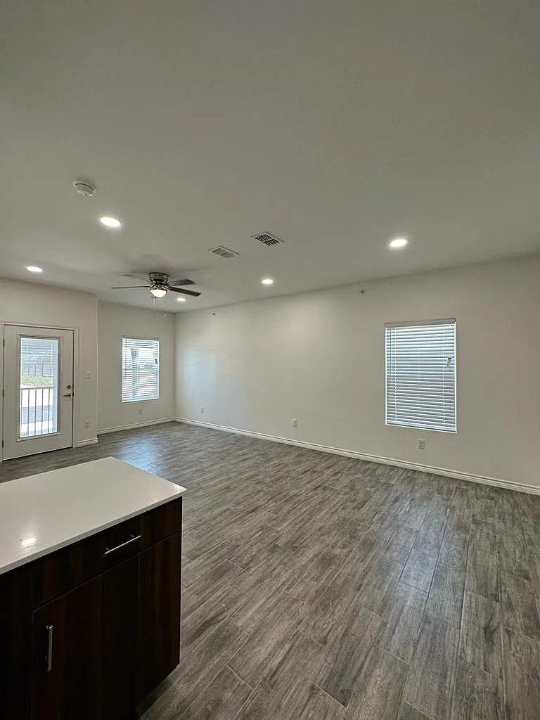 302 Sylvia Handy Drive - C5 — Photo 3