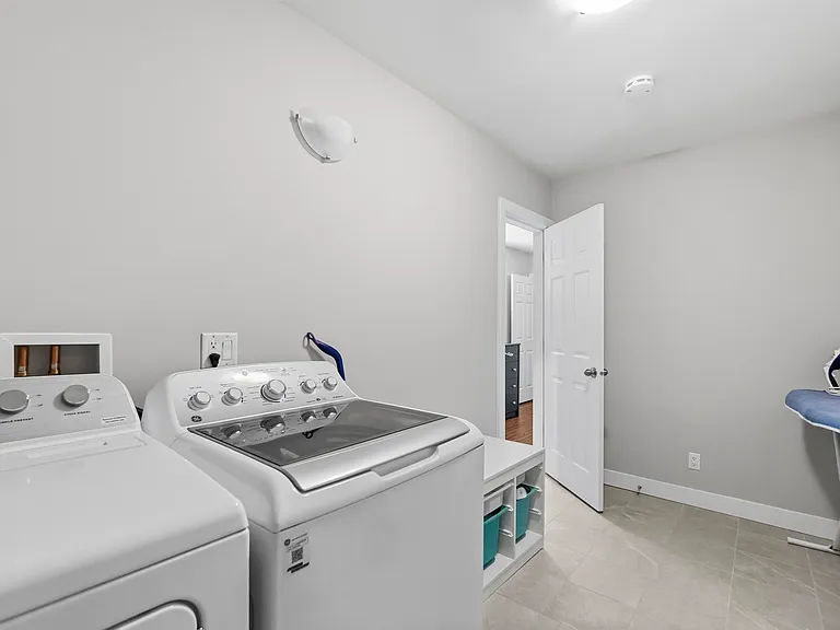 4225 Evergreen Ave #BASEMENT — Photo 21