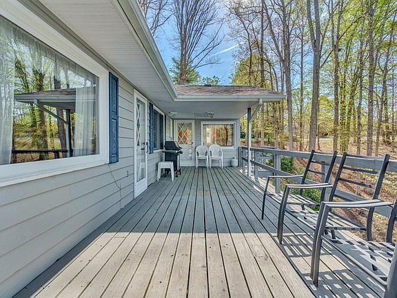 5th image of 209 S Hickory Hill Dr