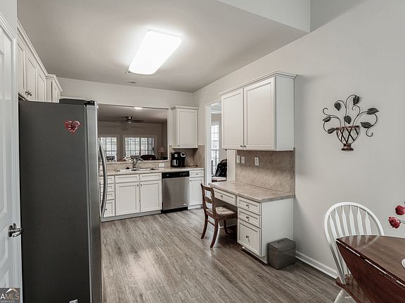 5th image of 6627 Autumn Ridge Way