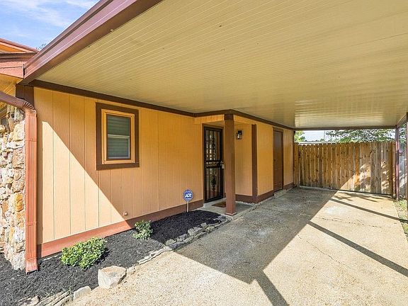 3rd image of 6674 Reindeer Ave