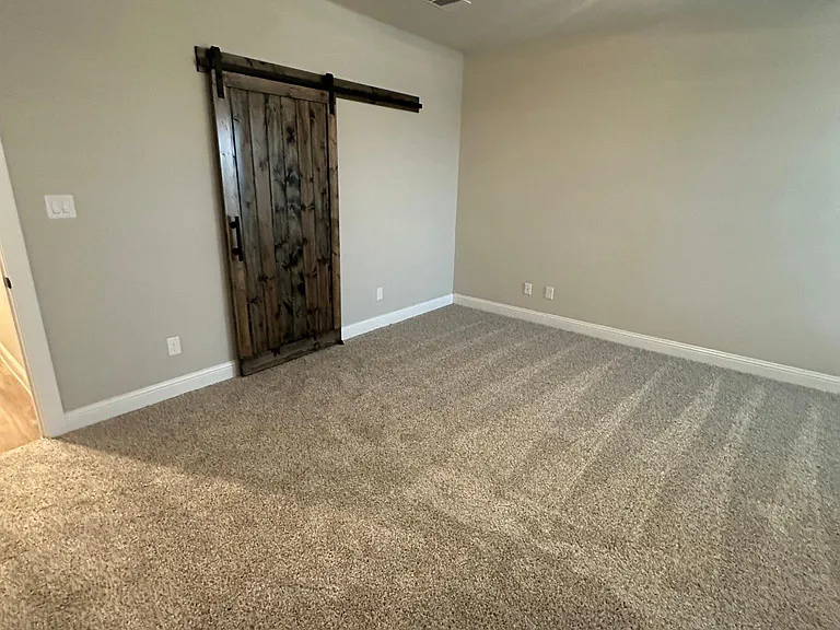 4104 Avion Dr — Photo 7