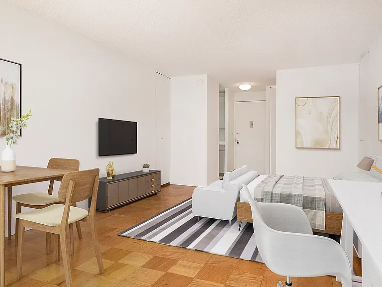 429 E 52nd St #15E — Photo 2