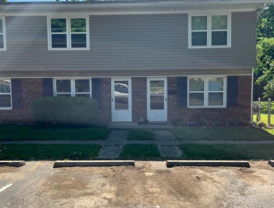 1st image of 115 Woodlawn Dr #1