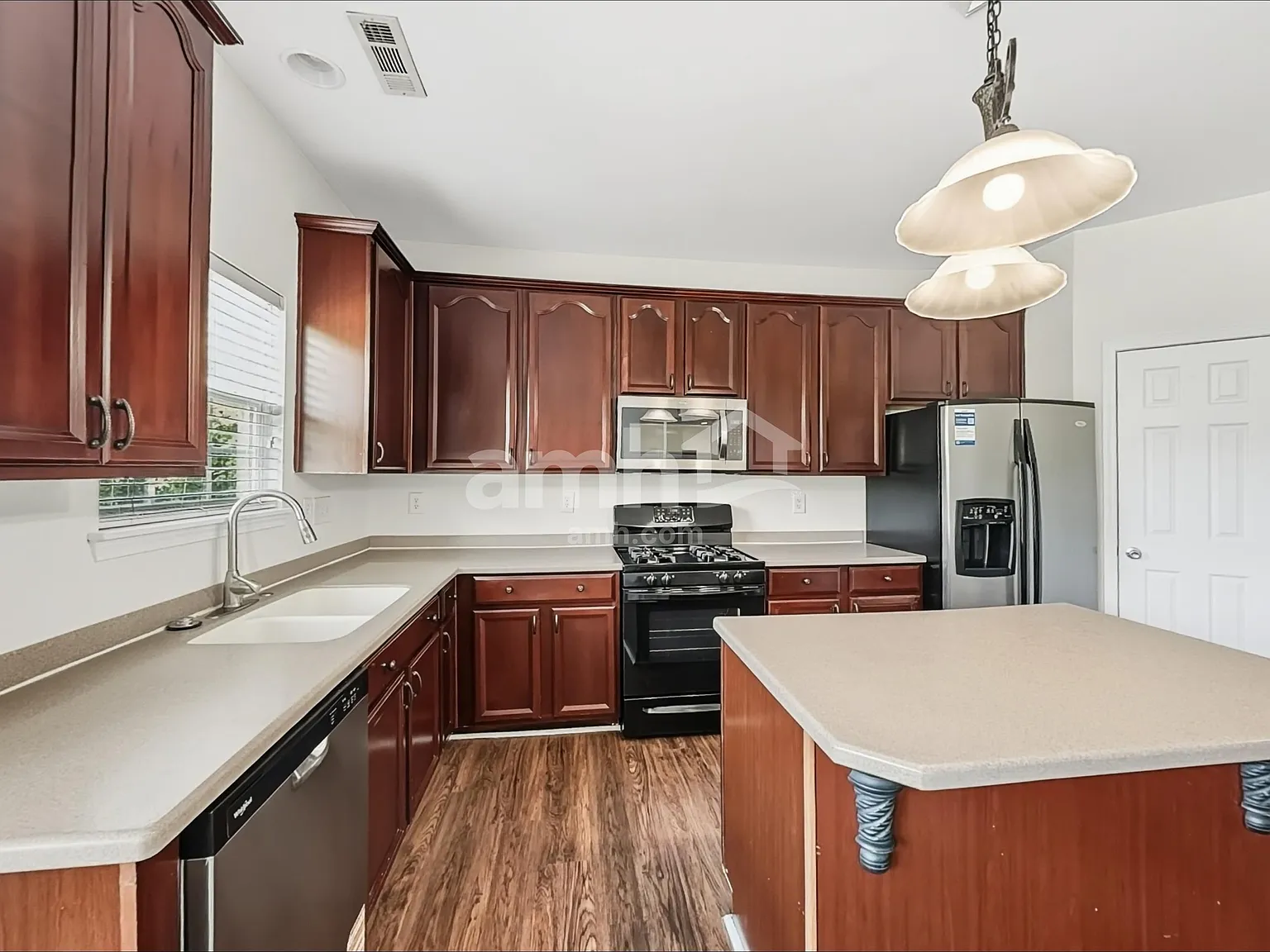 4 bed, 3.0 bath, 2744 sqft, $2,690 — Photo 3