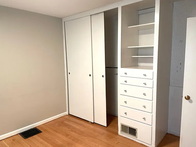 2411 W Woodlawn Ave — Photo 9