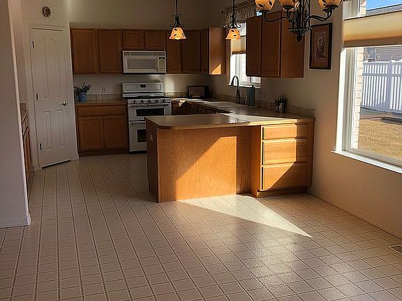 5th image of 1356 Julie Ln
