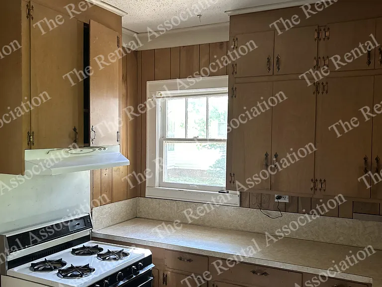 309 E Texas Ave — Photo 7