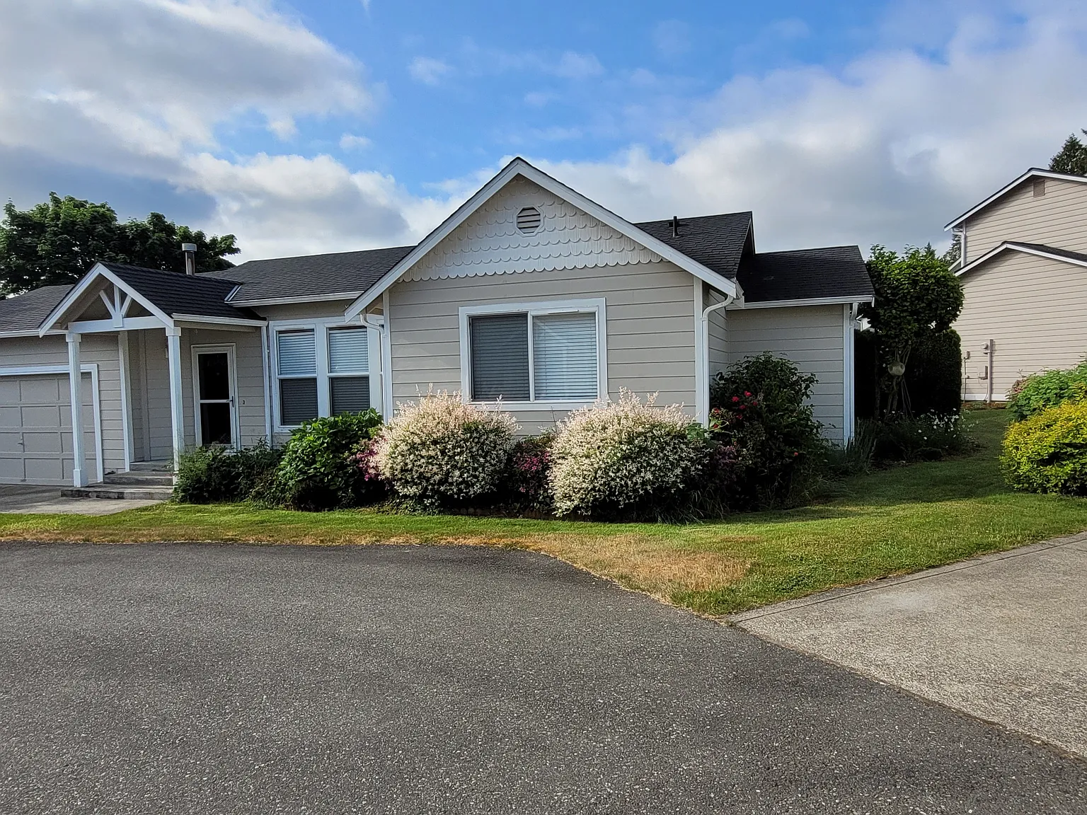 2 bed, 992 sqft, $2,000 — Photo 1