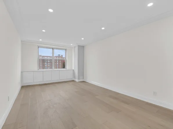 555 Kappock Street image 10 of 17