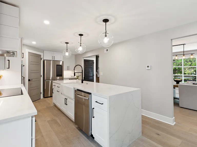1110 W Valley Rd — Photo 29
