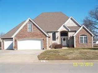 251 E Park Ridge Dr, Bolivar, MO 65613