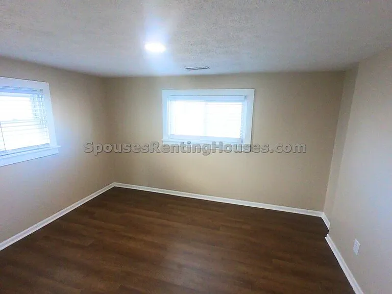 909 S Lebanon St — Photo 4