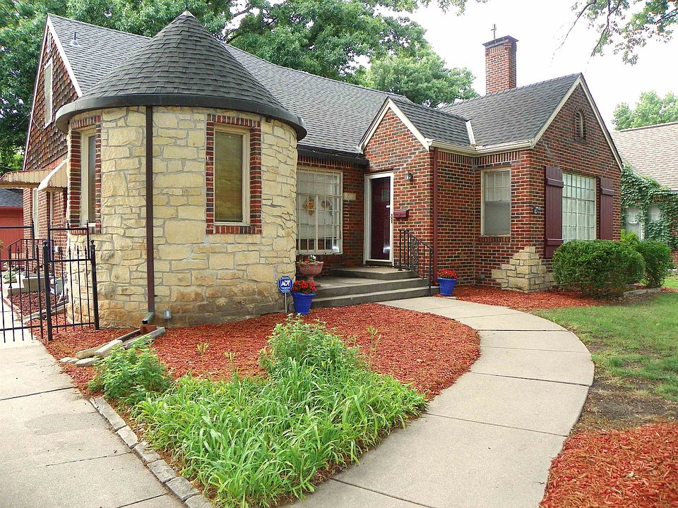 1st image of 207 N Parkwood Ln