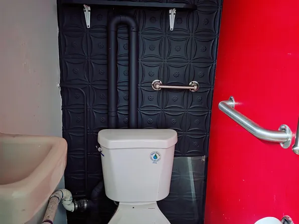 958 Summit Avenue image 2 of 6