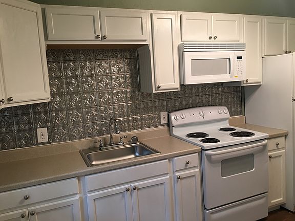 4th image of 140 N Plum St