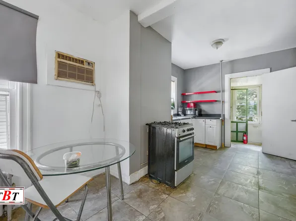 945 East 15th Street image 12 of 34