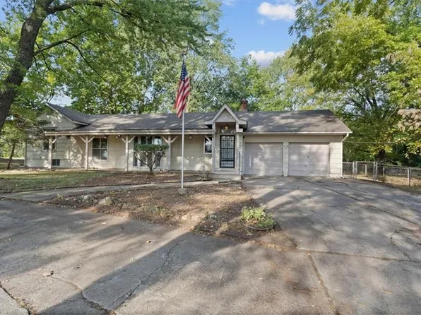 2416 N Whitney Rd, Independence, MO 64058