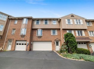 26 Hennig Dr, Pittsburgh, PA 15236