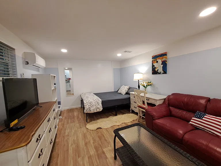 1244 Grove St — Photo 3