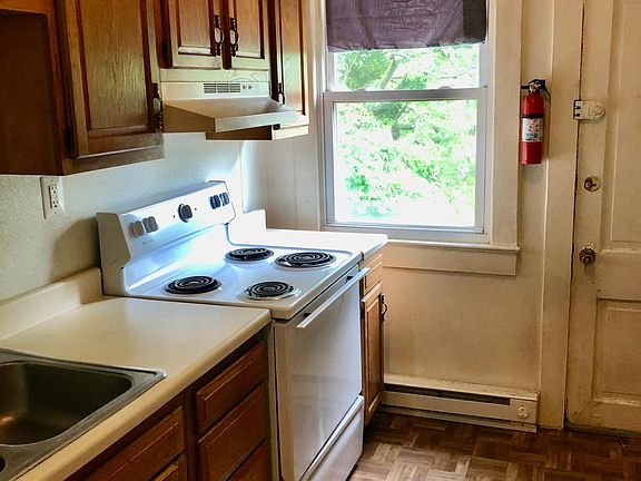 5th image of 601 Spottswood St APT 4