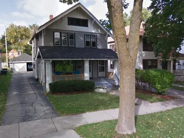 1233 Elm Lawn St, Wauwatosa, WI 53213