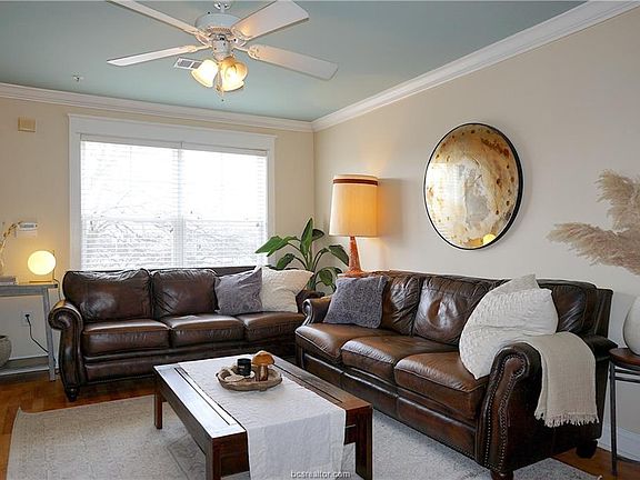 3rd image of 1725 Harvey Mitchell Pkwy S APT 1723