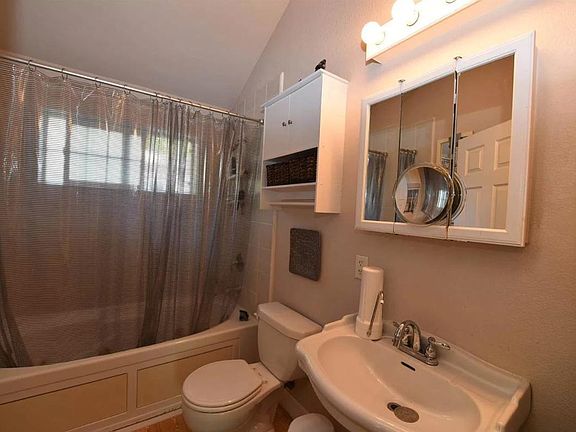 4th image of 1013 Figueroa St #1/2