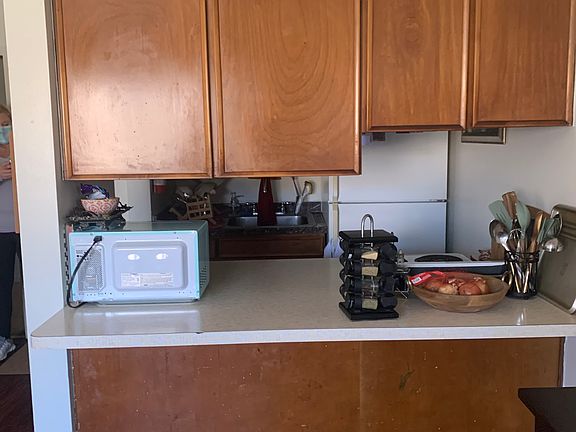3rd image of 401 4th St SE #10