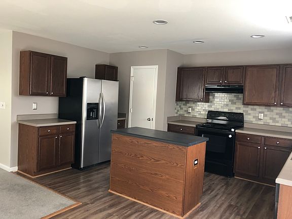 3rd image of 105 Palmdale Ct