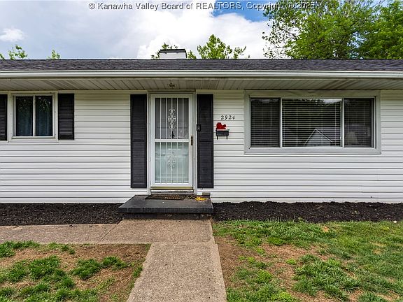 4th image of 2924 Fitzwater Dr