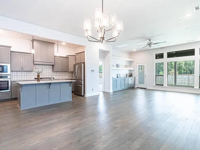 5304 SW Stanford Ct — Photo 3