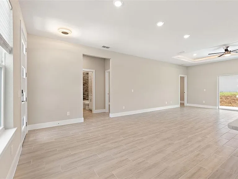 302 Elderberry Ct — Photo 7