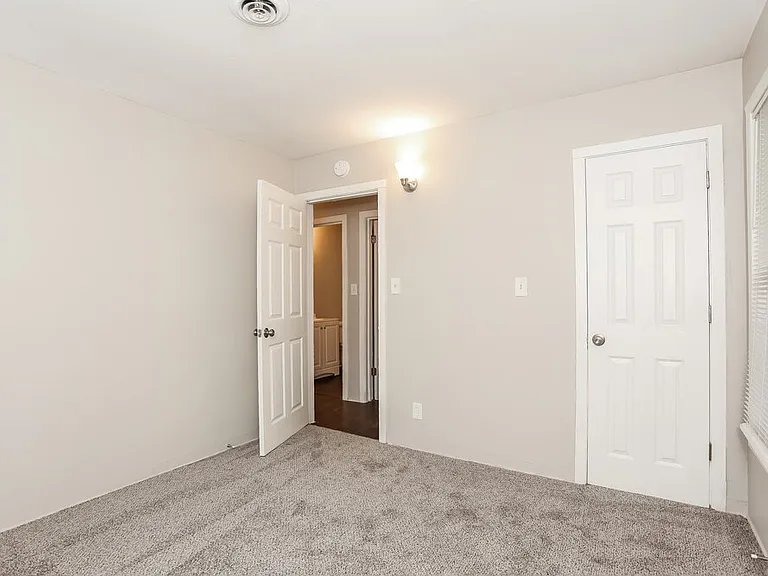 2969 Myra St — Photo 13