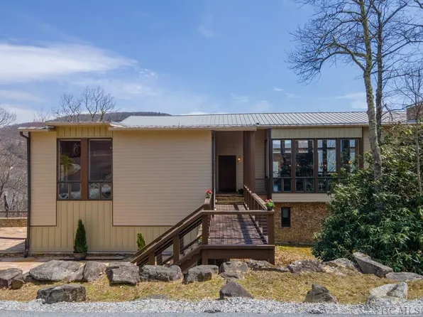 87 Tiger Paw Lane, Sapphire, NC 28774