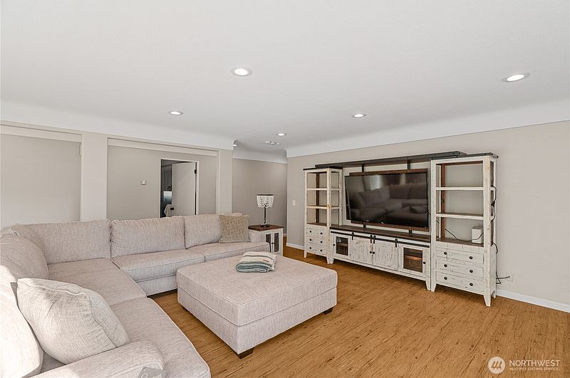 4th image of 8 Trinity Place