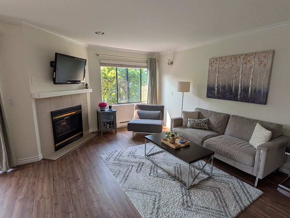 Living space with gas fireplace