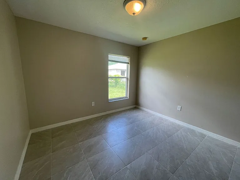 568 Finch Ct — Photo 9