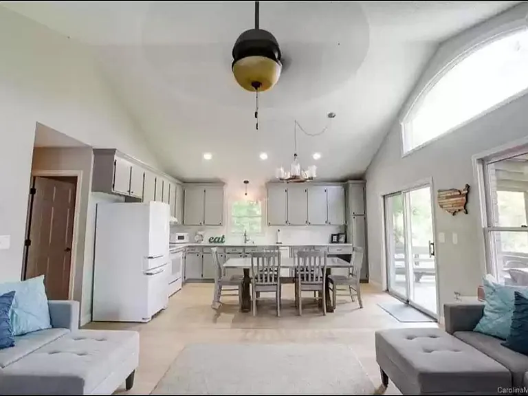 6702 Emerald Isle Dr — Photo 11