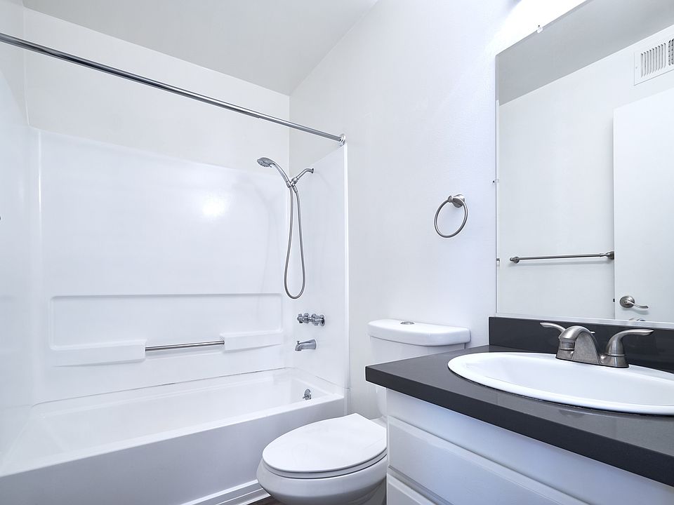 Grove Acre #9 bath