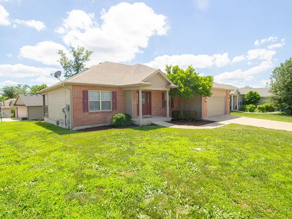 208 Jackal Dr, Columbia, MO 65202