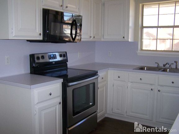 3rd image of 108 Lakeway Dr