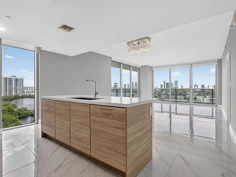 16385 Biscayne Blvd #1215 — Photo 5